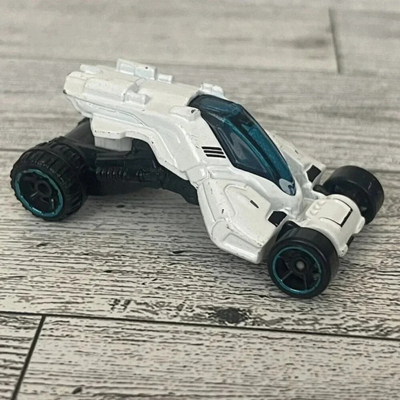 2013 Mattel BCD89 Hot Wheels MAX STEEL TURBO RACER White - Picture 1 of 7